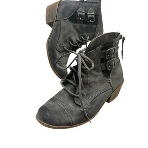 Roxy Grey Perfectly Distressed Women's size 9 Lace Up Bootie